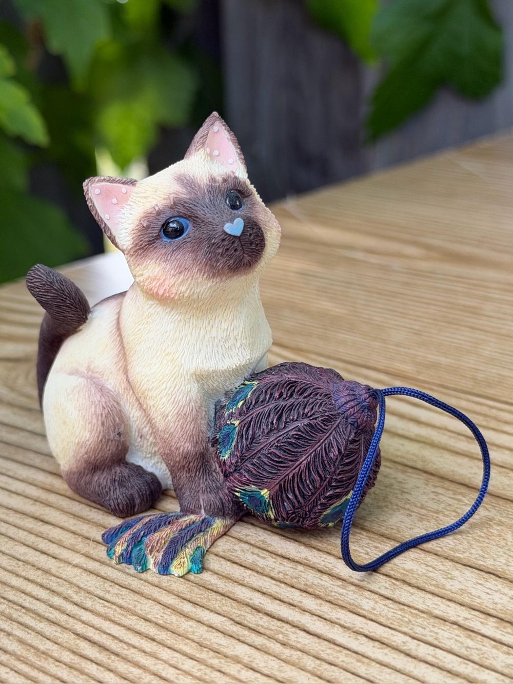 Calico Kittens “Finally, A Gift Worthy Of Me!” 2001 Enesco Kitty Cat Figurine